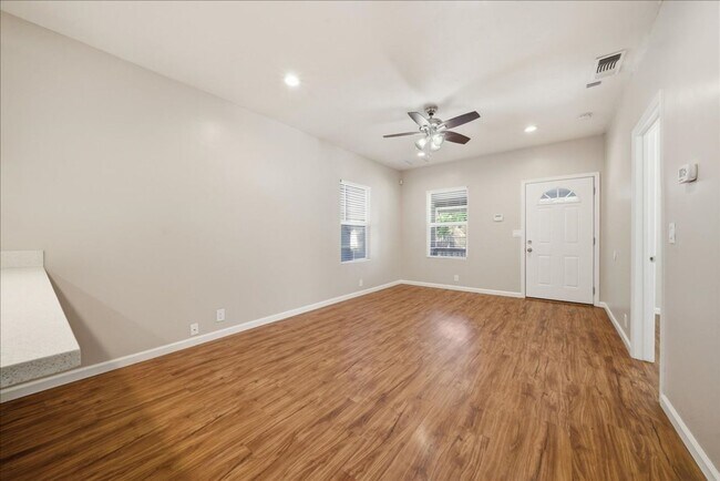 Photo - 3153 2nd Ave