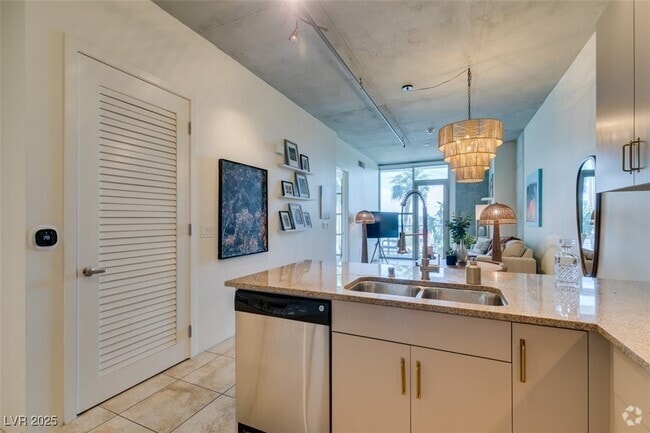 Building Photo - 353 E Bonneville Ave Unit 343 Rental