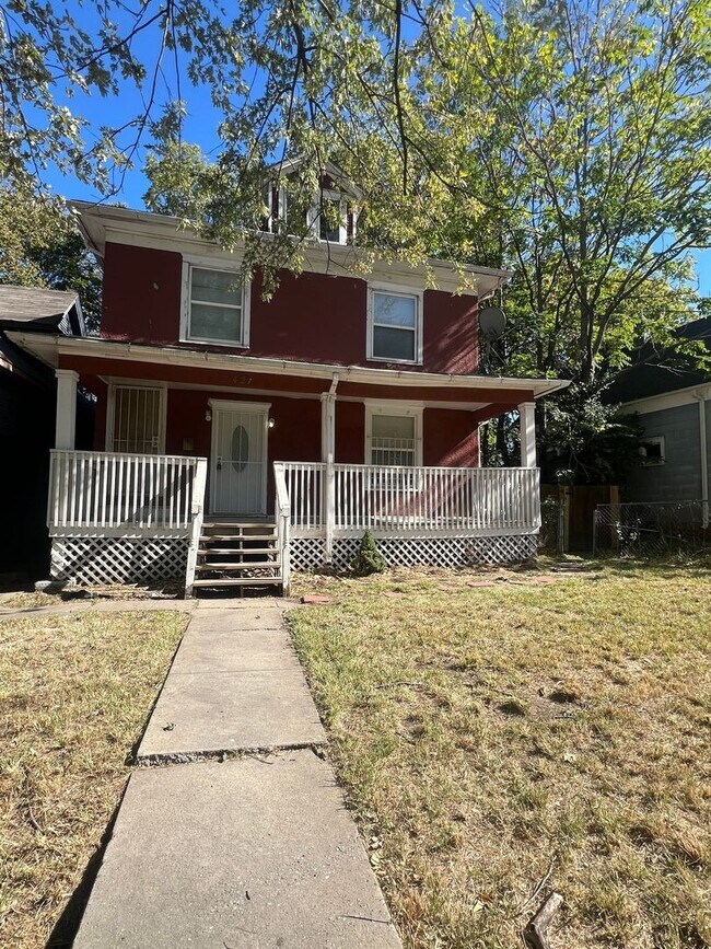 Building Photo - Completely Renovated 3 Bed / 2 Bath Home!