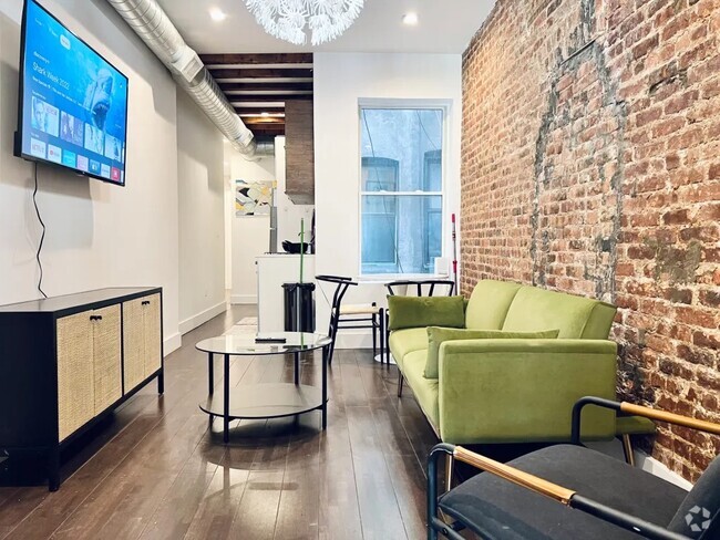 Building Photo - Furnished room/NOT APARTMENT Unit 1L