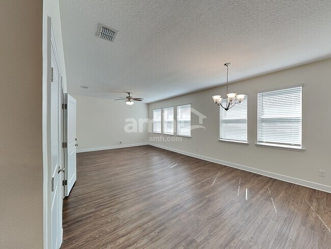 Photo - 205 Crestrun Loop