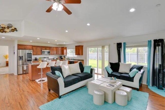 Photo - 4 Bedroom 2 bath Home!