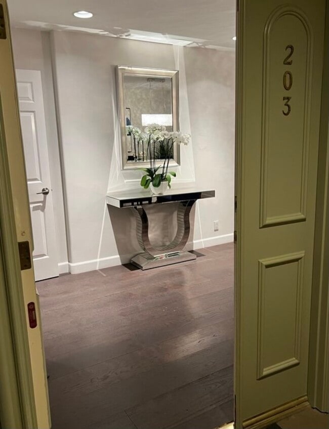 Photo - 1817 Selby Ave Unit 203