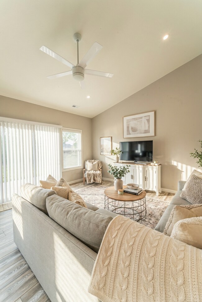 Photo - 169 Spinnaker Ct