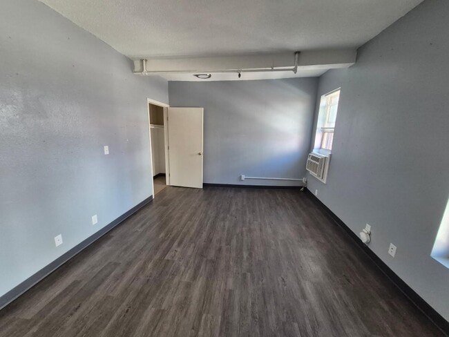 Building Photo - 301 N Riverfront Dr