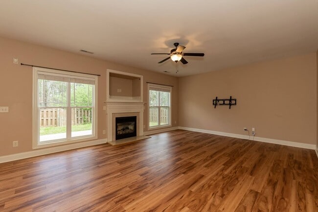 Photo - Lovely Large Family Home in Fuquay!