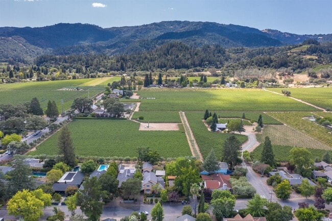 Photo - 1655 Scott St