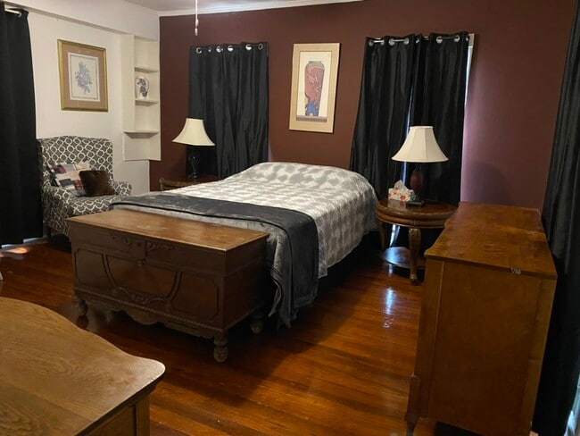 C penthouse master bedroom - Deland Marigold