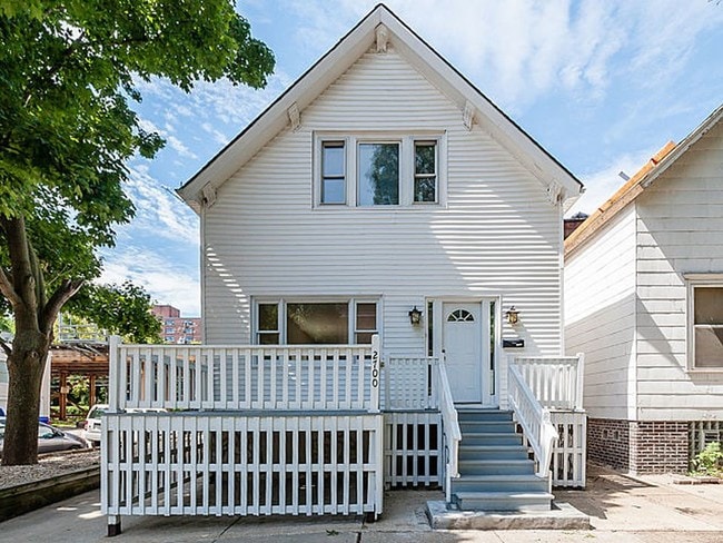 Building Photo - 2700 N Wilton Ave Rental