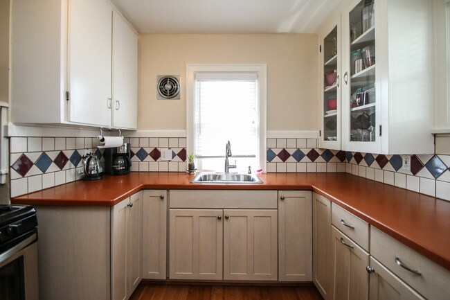 Photo - 47 Raleigh St