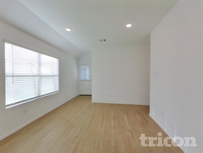 Photo - 1911 Ballesteros St