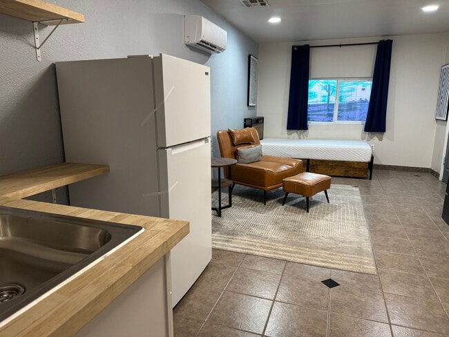 Photo - 938 E Amelia Ave Unit 4