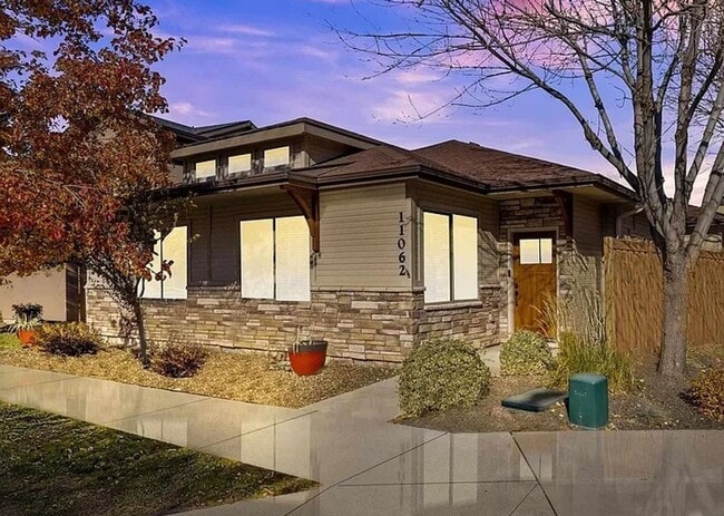 Building Photo - The perfect 3 bed 2 bath patio home in the beautiful Hazelwood community just off Lake Hazel and ...