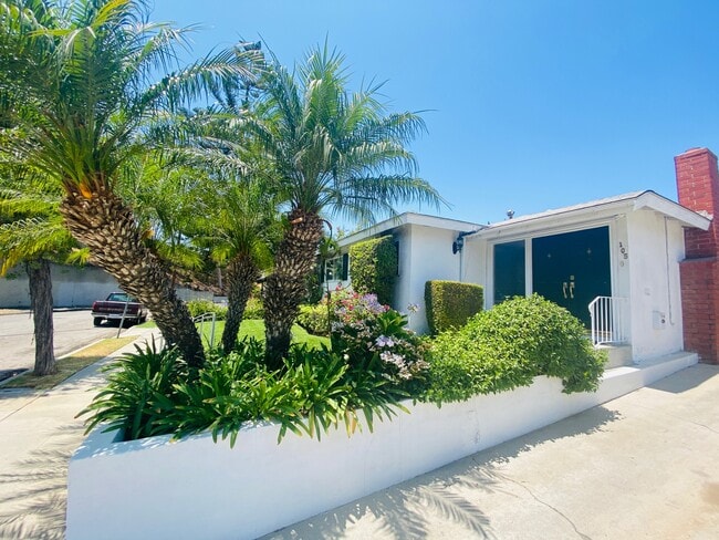 UNIT#B 3 BEDROOM - 105 E 35th St