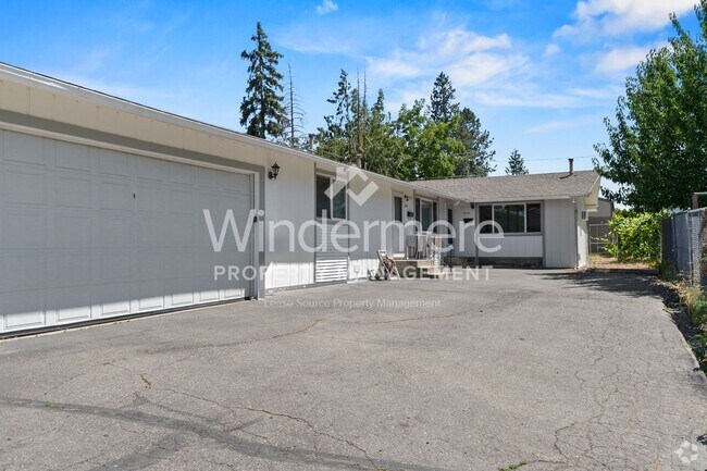 Building Photo - 3142 E 31st Ave Unit 3144 E 31st Rental