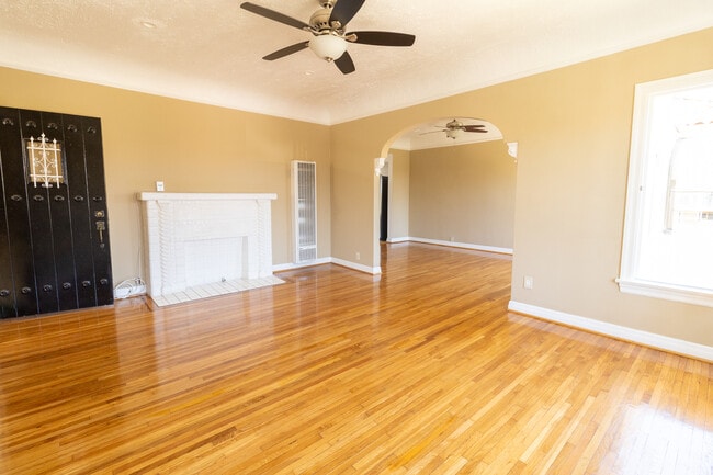 1105 S Cloverdale Ave Unidad WALI SMITH