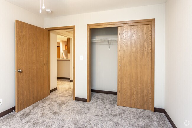 2BR, 1.5BA - 820 SF