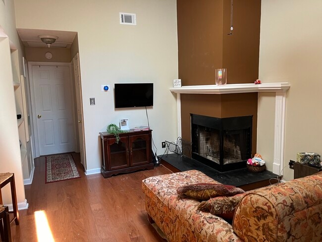 Photo - 3690 Towne Point Rd Unit B. Upstairs