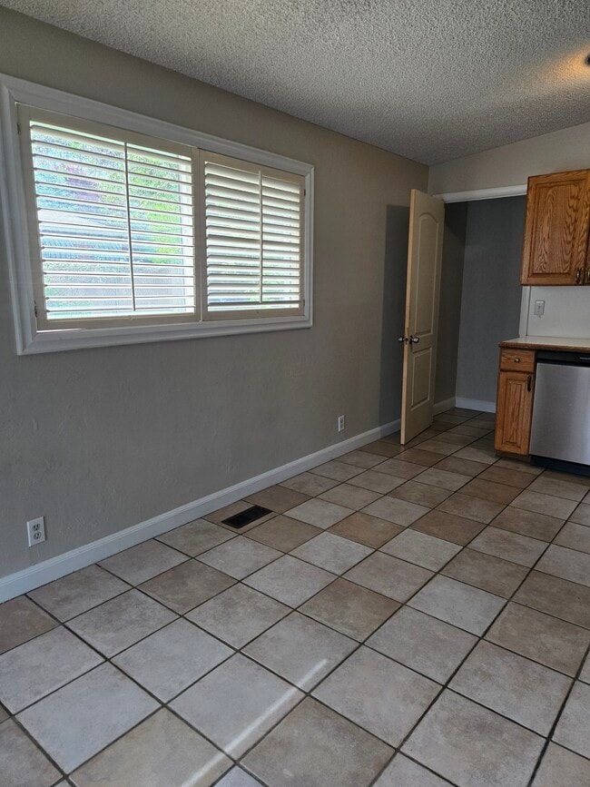 Photo - 2564 E Wren Rd