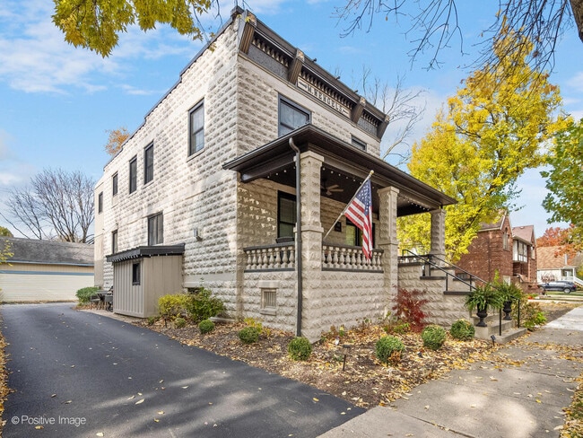 Building Photo - 34 N Waiola Ave Unit 1