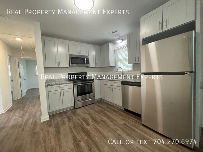 Photo - 2825 Wedgefield Dr