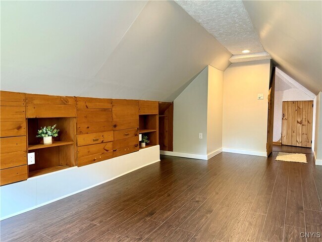 Building Photo - 37 White St