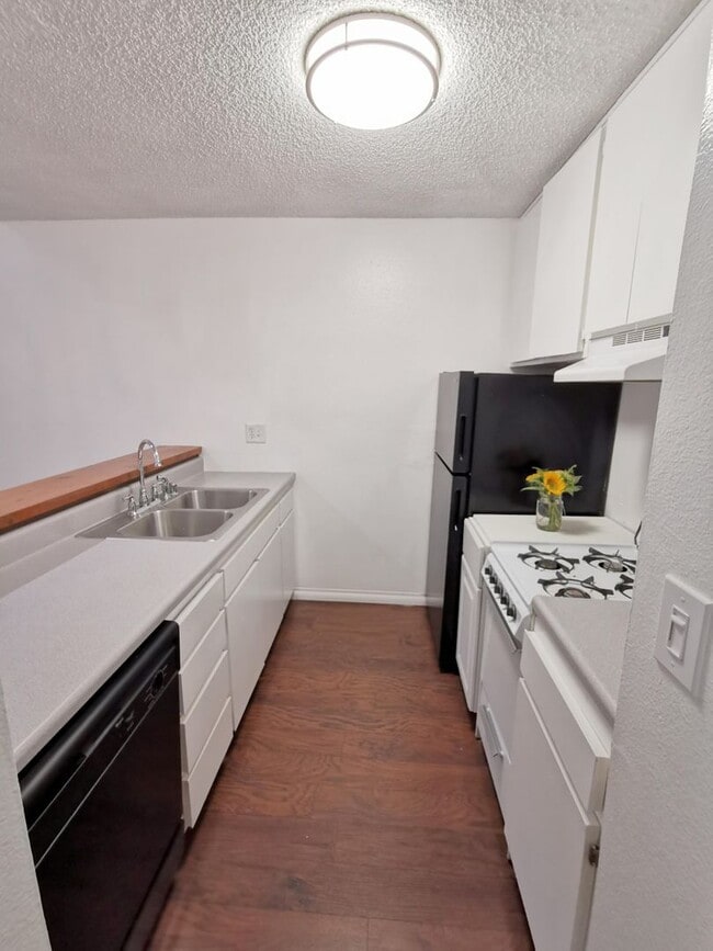 Photo - 1605 Hotel Cir S