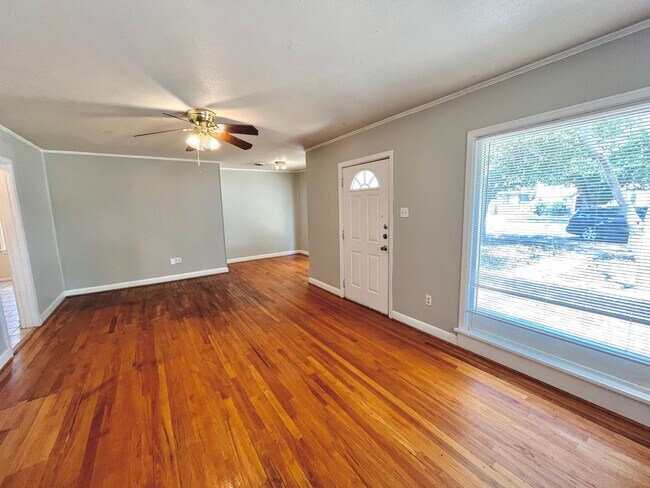 Photo - 2305 30th St Unidad Front