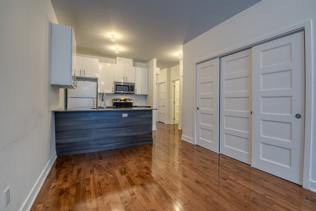 Building Photo - 3571 Rue Saint-Dominique