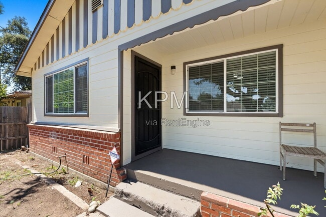 Photo - 527 N Lillian Ave