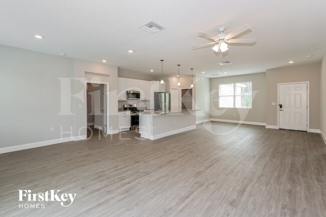 Photo - 339 Halloran St SE