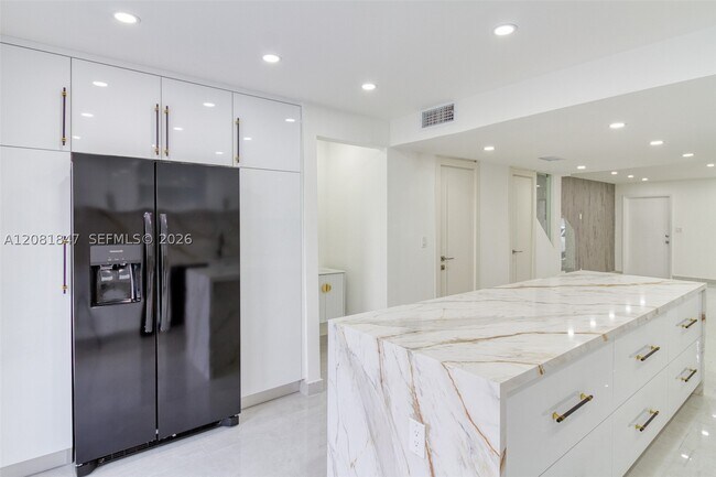 5235 SW 40th Ave