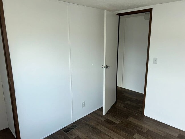 Photo - 305 Walker Ct