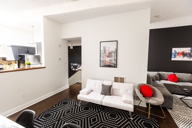 Photo - 1306 Liverpool St