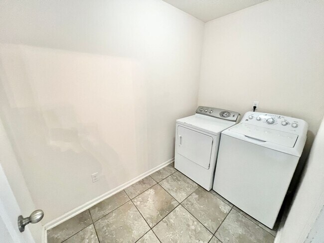 Photo - Spacious 4 bedrooms