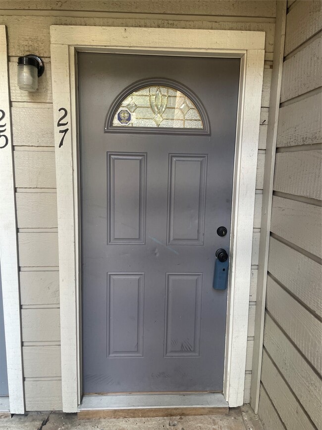 Building Photo - 17331 Red Oak Dr Unit 27