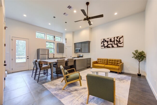 Building Photo - 13102 Honey Suckle Ridge Ln