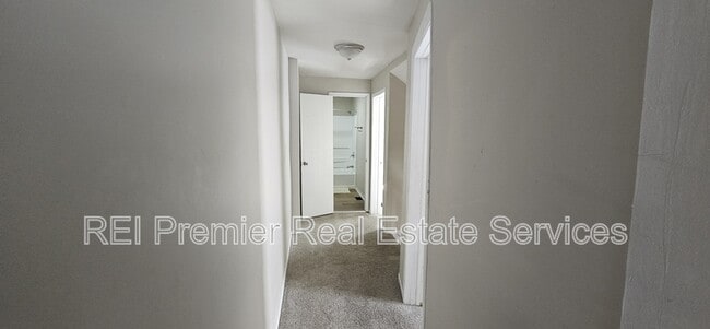 Photo - 933 N Dearborn St