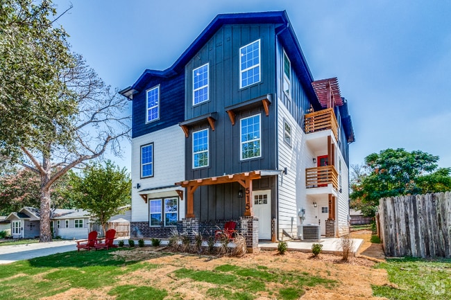 Building Photo - 511 N Davis Dr Rental