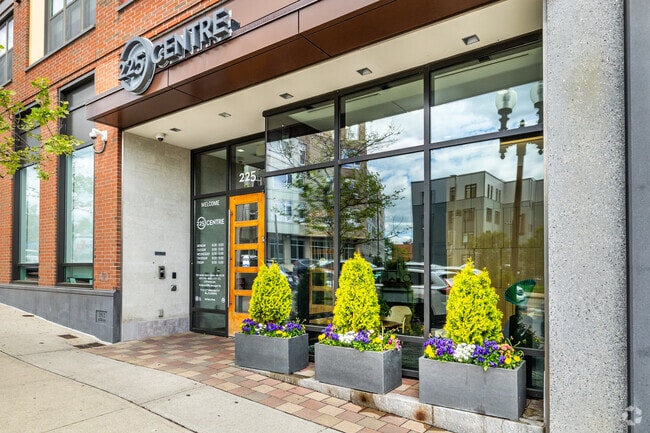 Entrance - 225 Centre