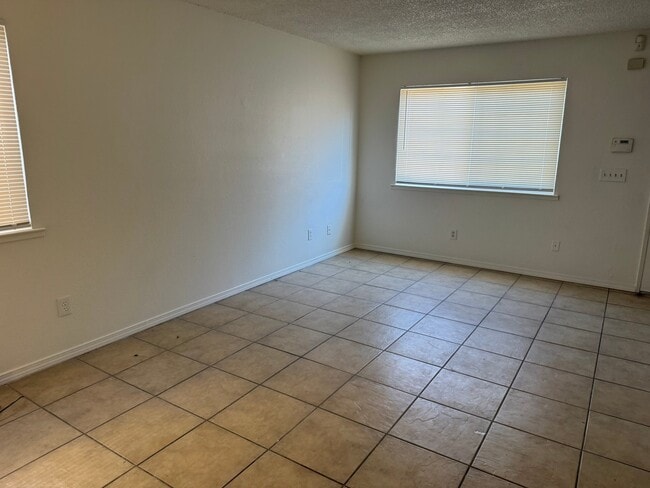 Photo - 4074 Weymouth Ln