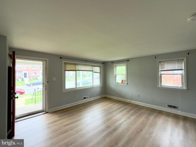 Photo - 5143 Westland Blvd