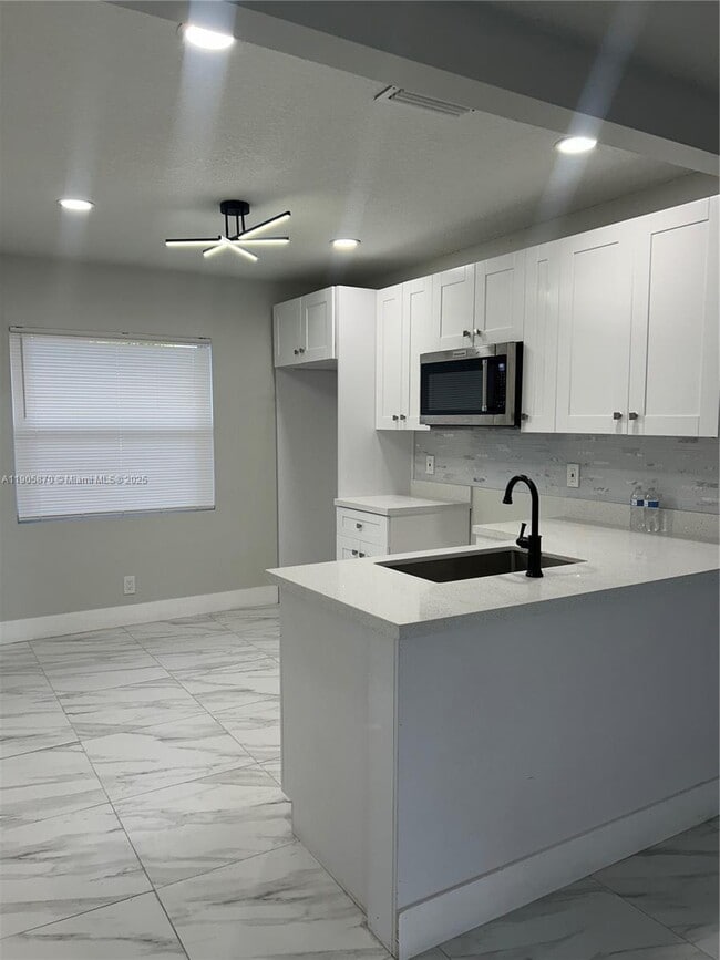 Photo - 6036 Buchanan St