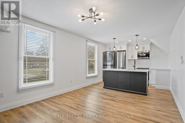 Photo - 77 Cartwright St Unit 2