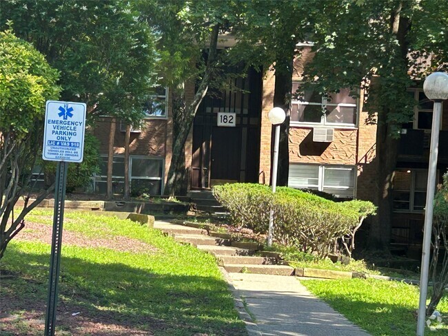 Building Photo - 182 Kearsing Pkwy Unit H Rental
