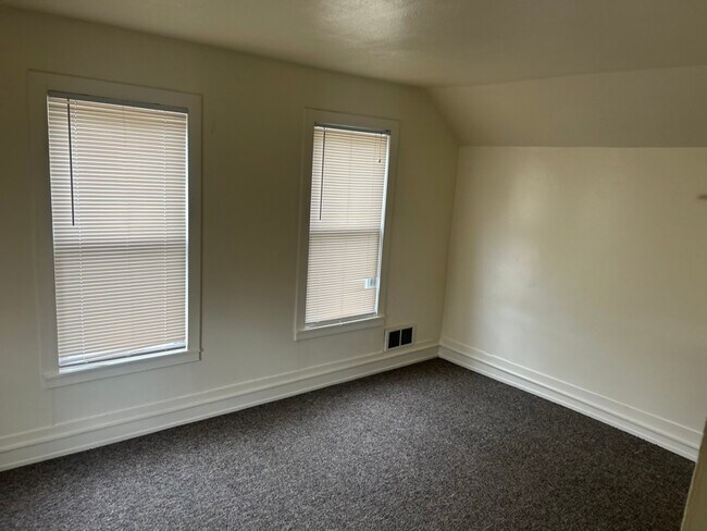 Photo - 503 Allyn St
