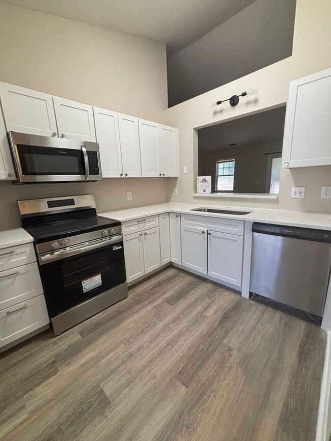 Photo - RENT SPECIAL! UPDATED MODERN UNIT! 3BR Clo...
