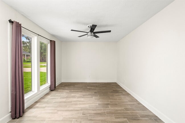 Photo - 560 Landfall Ln