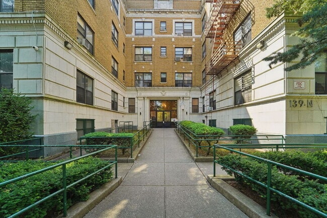 Building Photo - 139 N Arlington Ave