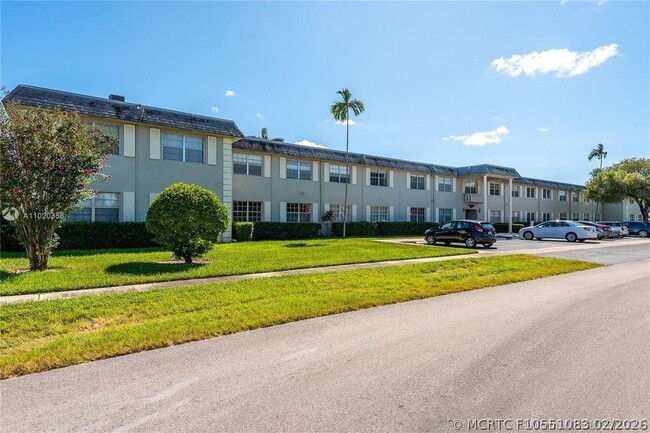 Building Photo - 1560 McKinley St Unit 110W